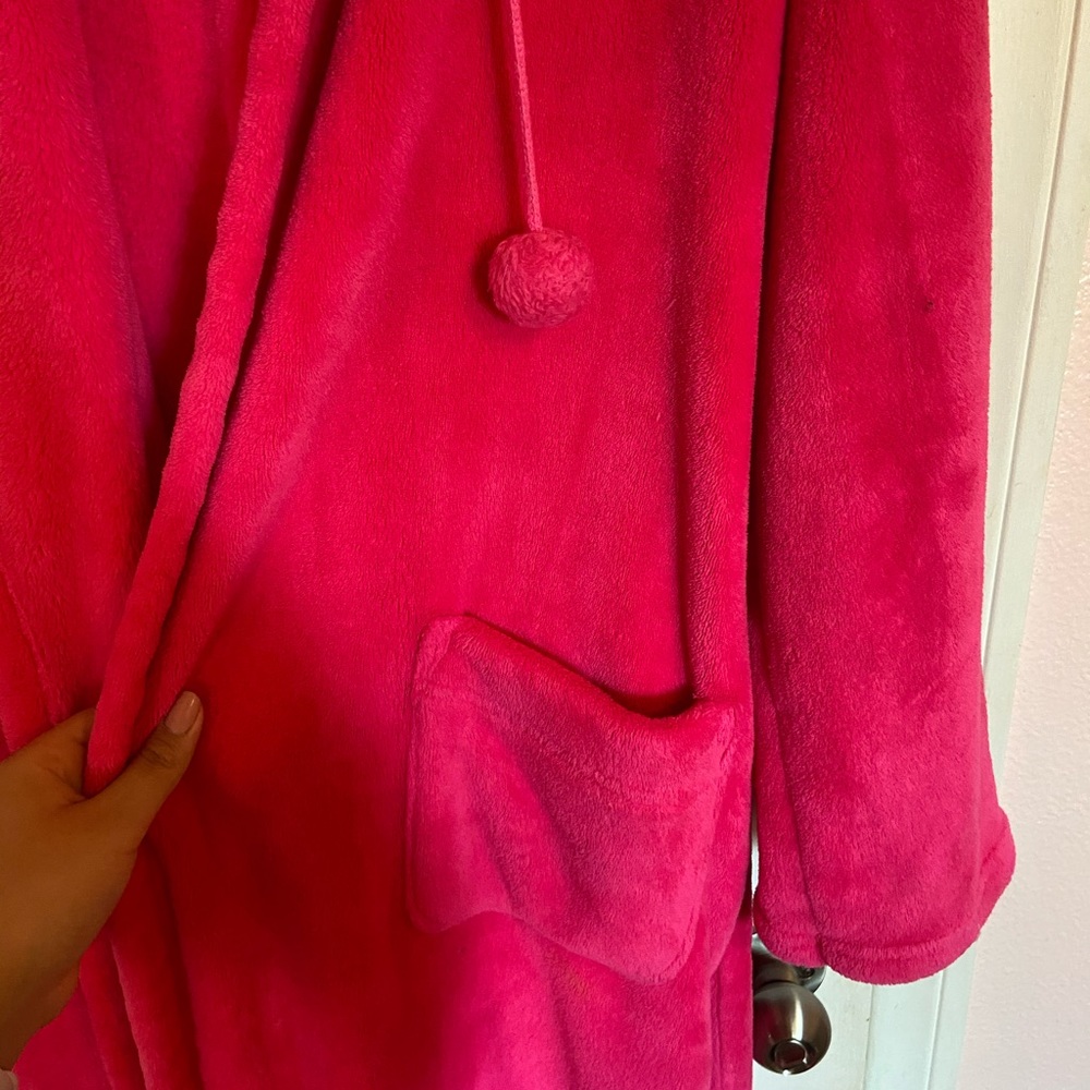 Victoria Secret Pink Fuzzy Robe - Picture 5 of 7